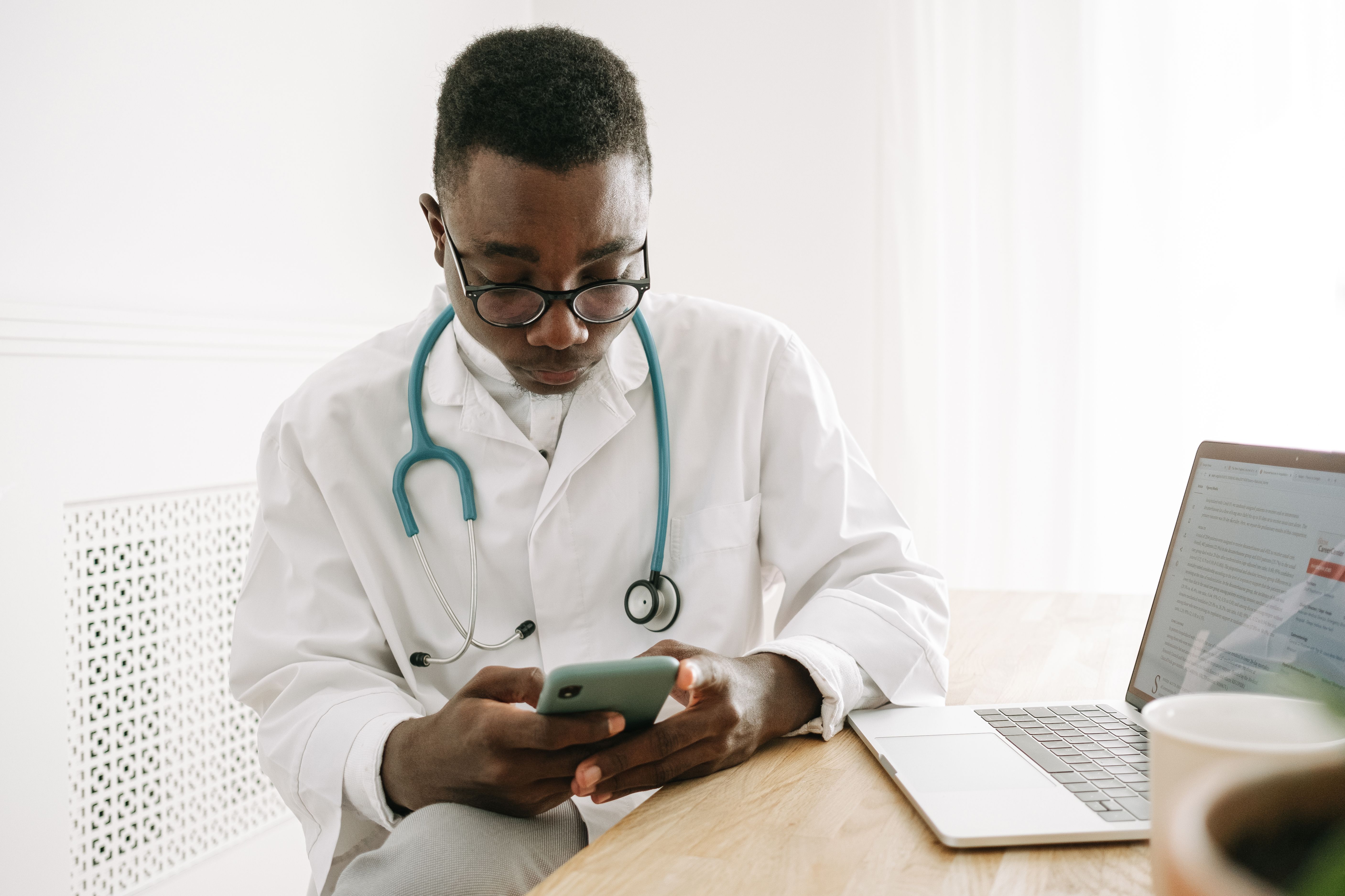 Aplikasi Klinik Mobile untuk Staf dan Dokter